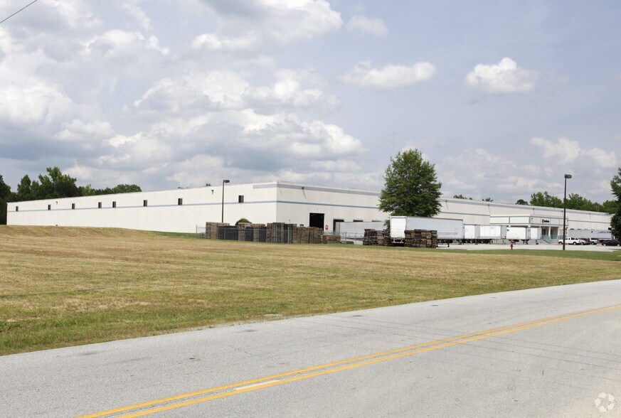 More Photos Of 105 Andrews Way, Villa Rica Warehouse For Lease