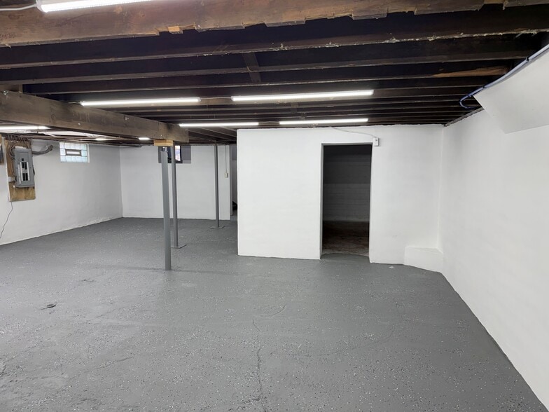 More Photos Of 3926 Church St, Willoughby Warehouse For Lease