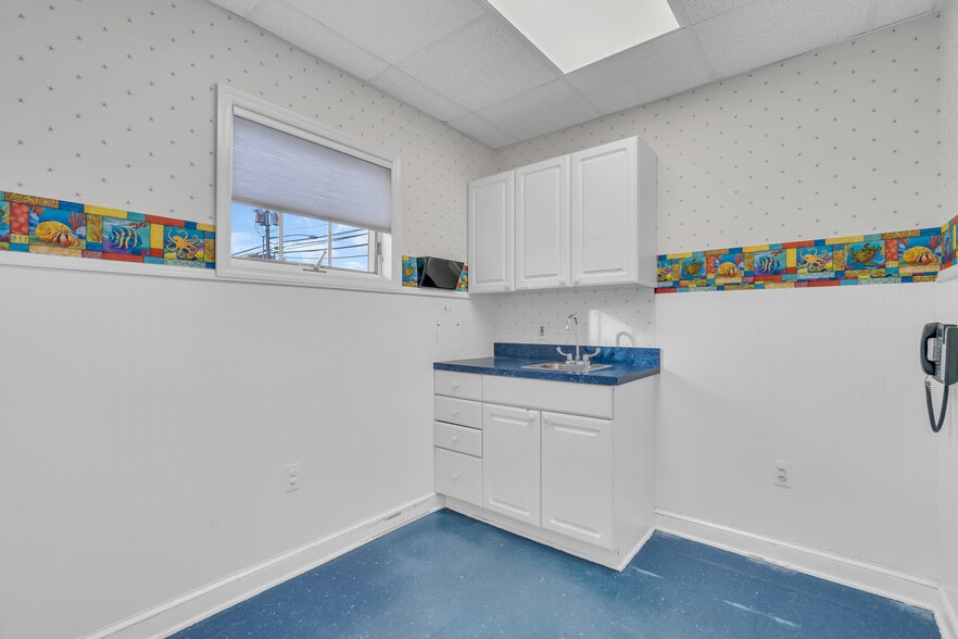 More Photos Of 613 Warren Ave, Spring Lake Office For Sale