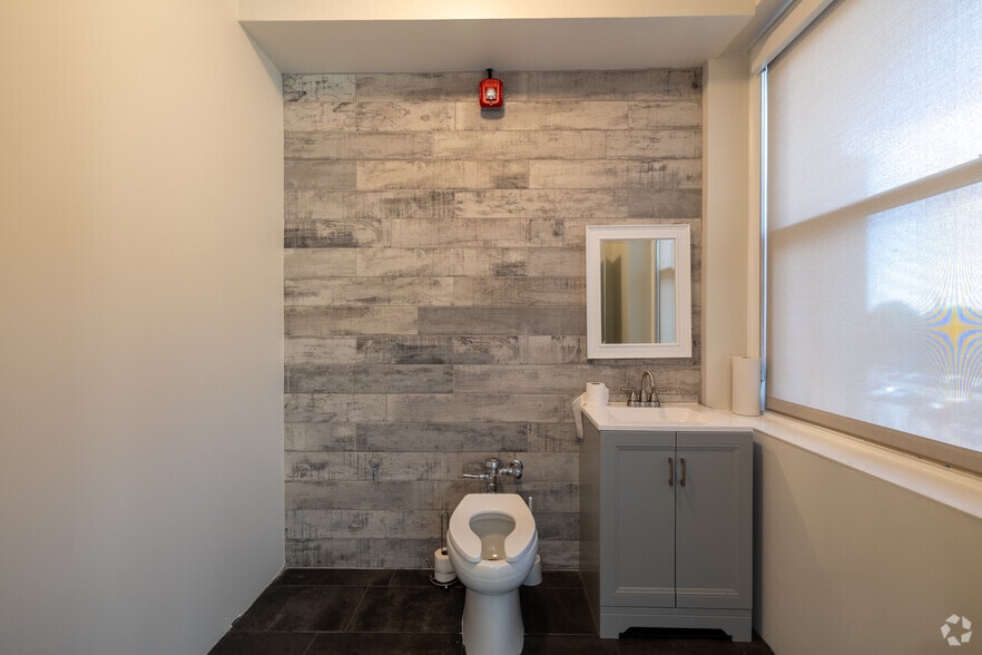 More Photos Of 1087 Elm St, Manchester Office For Lease