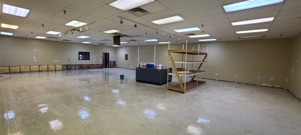 More Photos Of 2502-2510 Camp Ave, Carrollton Warehouse For Lease