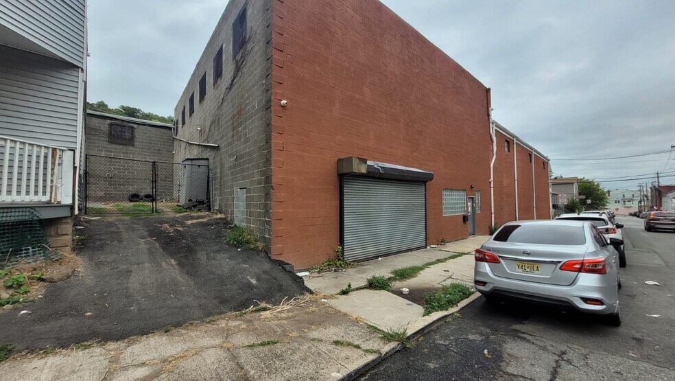 More Photos Of 293-309 Marshall St, Paterson Warehouse For Lease