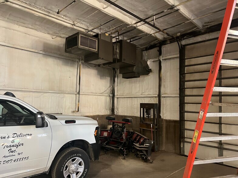 More Photos Of 2316 W Everett St, Appleton Warehouse For Sale