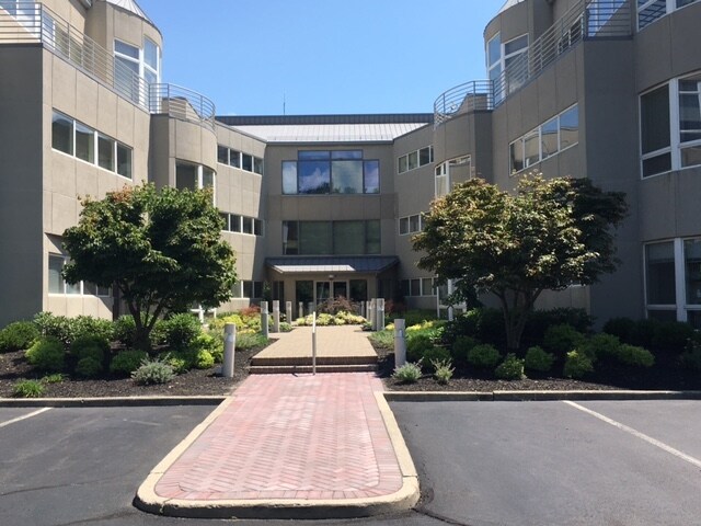 More Photos Of 860 Wyckoff Ave, Mahwah Medical For Lease