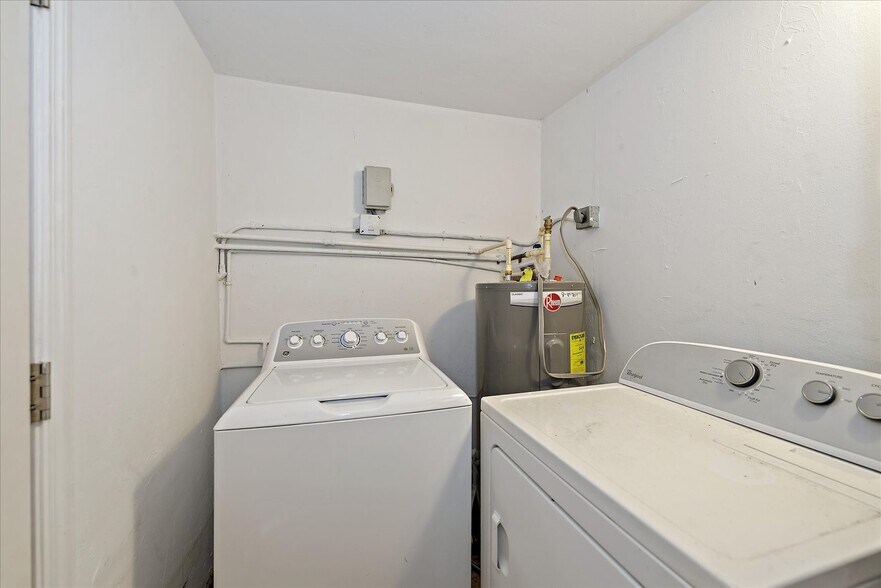 More Photos Of 1905 Oakley Ave, Fort Myers Apartments For Sale