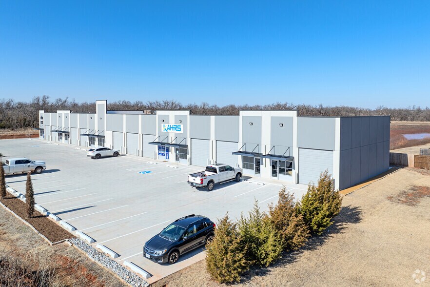 More Photos Of 4009 NW 164th St, Edmond Industrial For Sale