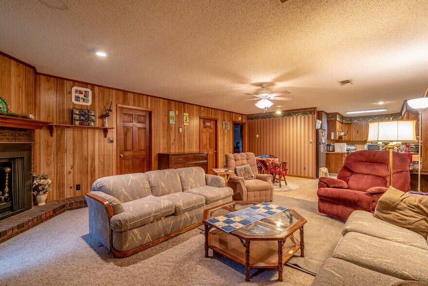 More Photos Of 808-814 W Center St, Sheridan Storefront Retail Office For Sale