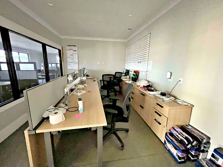 More Photos Of 1391 Murrays Chapel Rd, Sweetwater Showroom For Sale