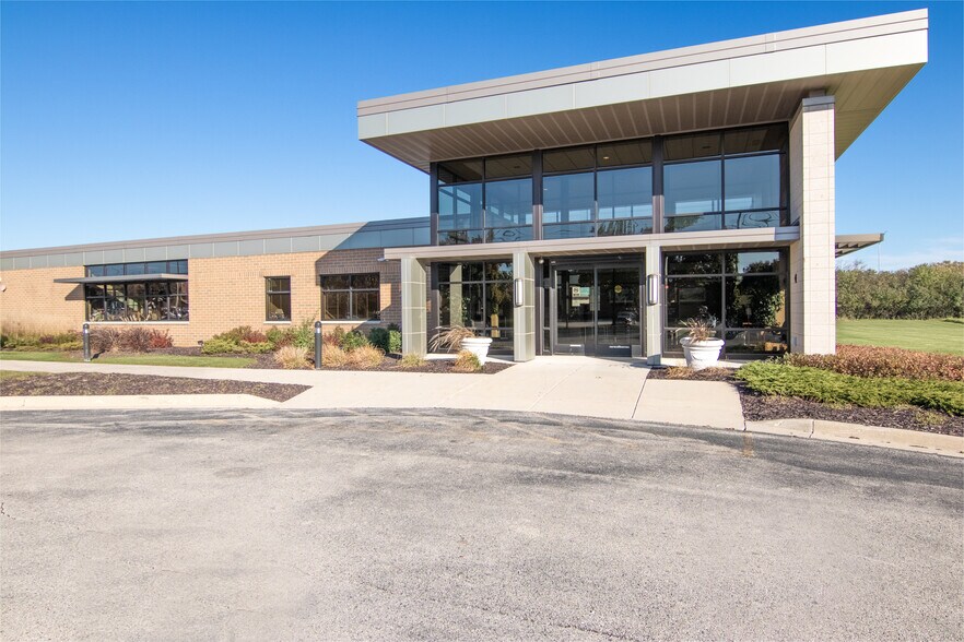 More Photos Of 5400 N 118th Ct, Milwaukee Showroom For Sale