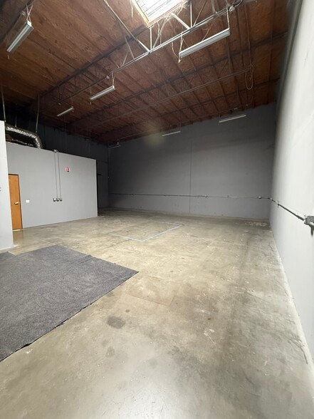 More Photos Of 41785 Elm St, Murrieta Warehouse For Lease