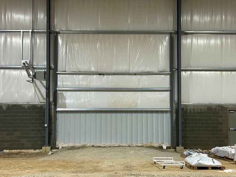 More Photos Of 751 Mountain View Dr, Smithfield Distribution For Lease