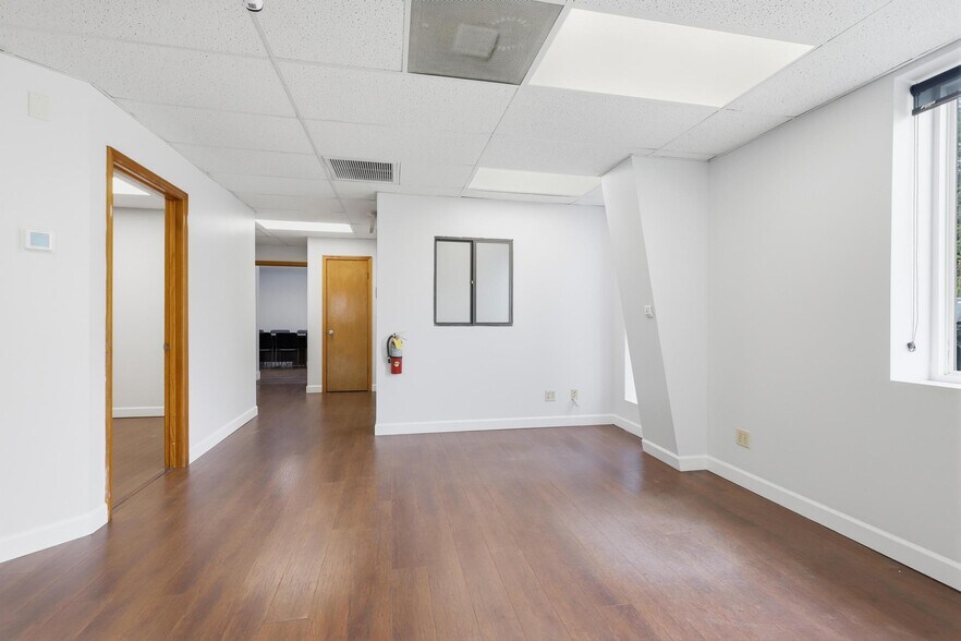 More Photos Of 623 Pleasant St, Lake Helen Flex For Lease