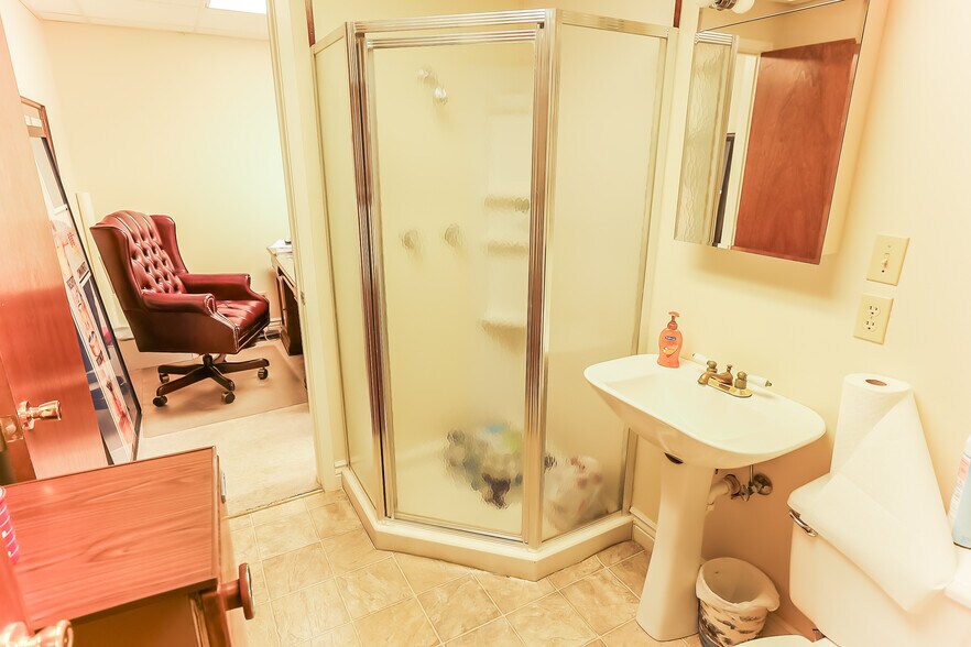More Photos Of 5805 HWY 135, Gladewater Flex For Sale