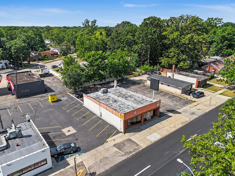 More Photos Of 22976 Outer Dr, Dearborn Flex For Lease