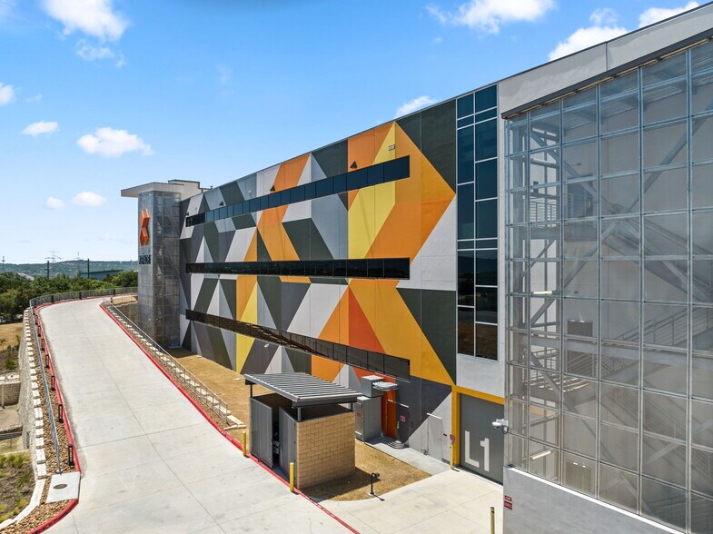 More Photos Of 4229 N FM 620 Hwy, Austin Showroom For Sale