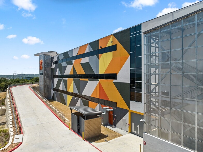 More Photos Of 4229 N FM 620 Hwy, Austin Showroom For Sale