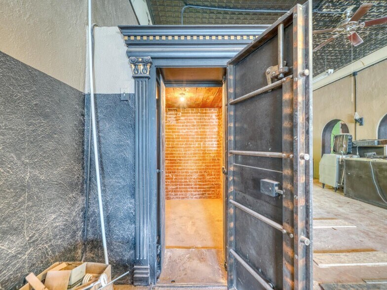 More Photos Of 618-620 Main St, Walsenburg Specialty For Sale