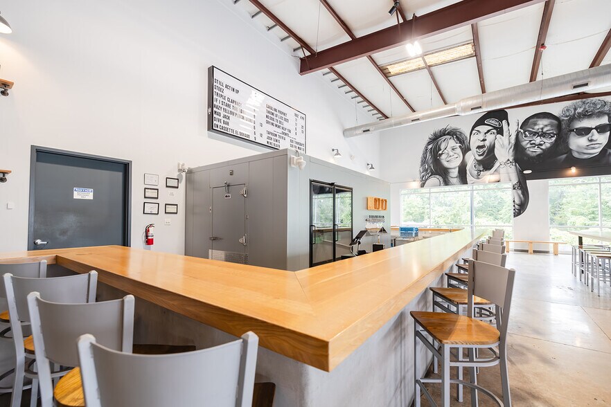 More Photos Of 110 Greenfield St, Wilmington General Retail For Sale