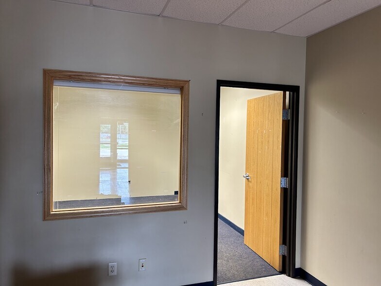 More Photos Of 2440 Clare Ln Ne, Rochester Flex For Sale