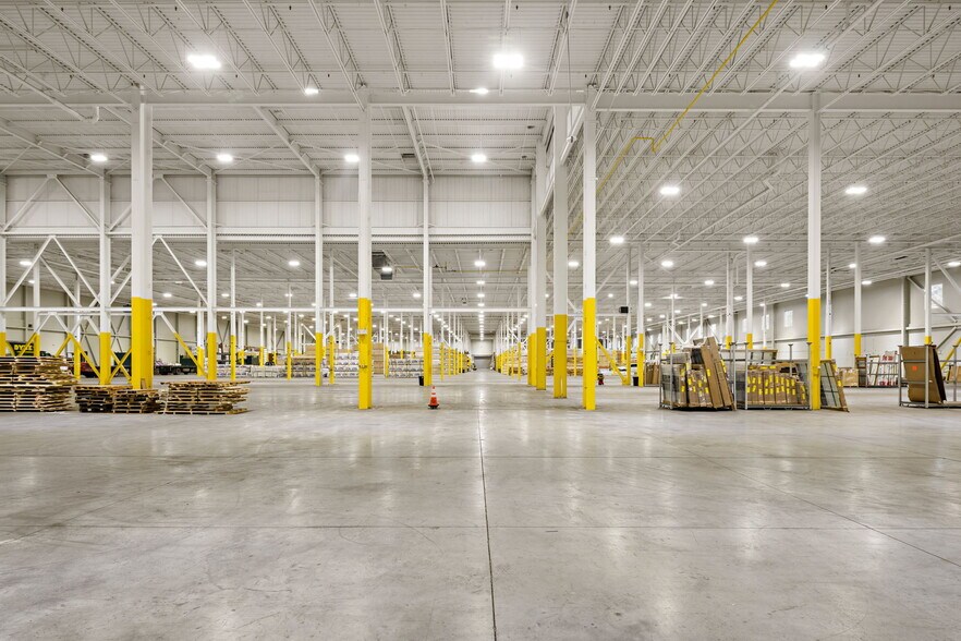 More Photos Of 6001 Tonnelle Ave, North Bergen Warehouse For Lease