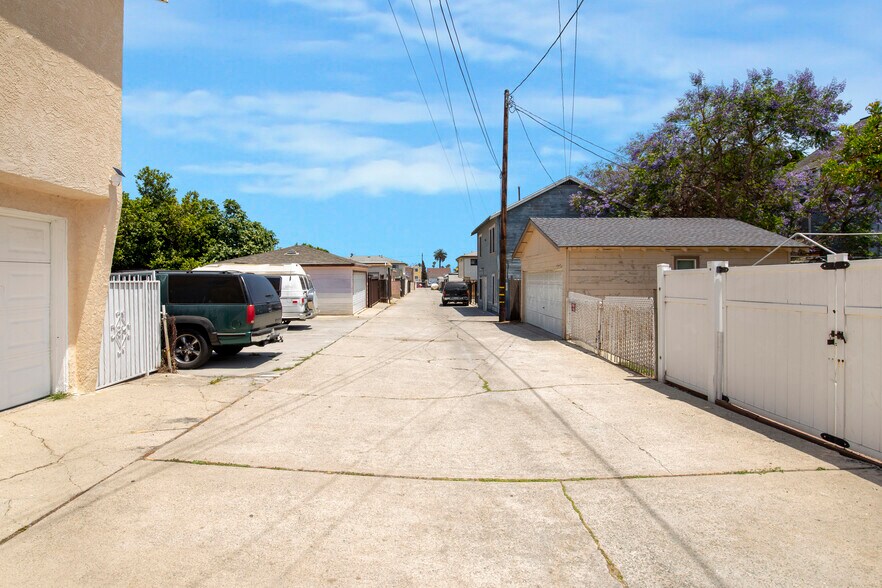 More Photos Of 383 W 14th St, San Pedro Apartments For Sale