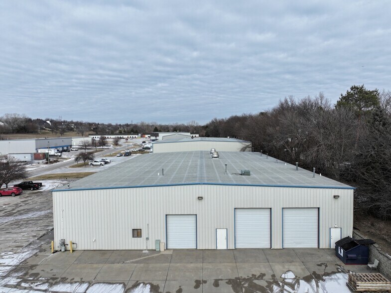 More Photos Of 707 N Frontier Rd, Papillion Industrial For Sale