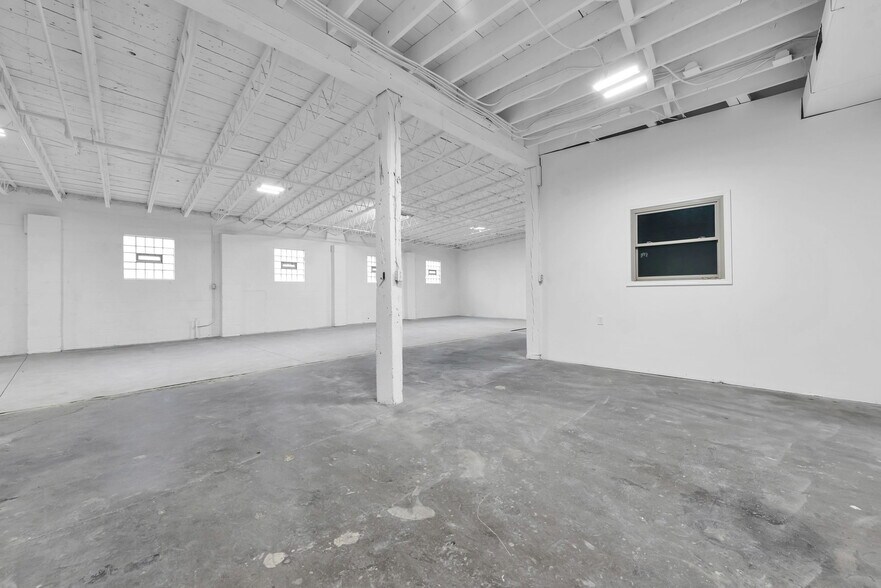 More Photos Of 787 Harmon Ave, Columbus Warehouse For Lease