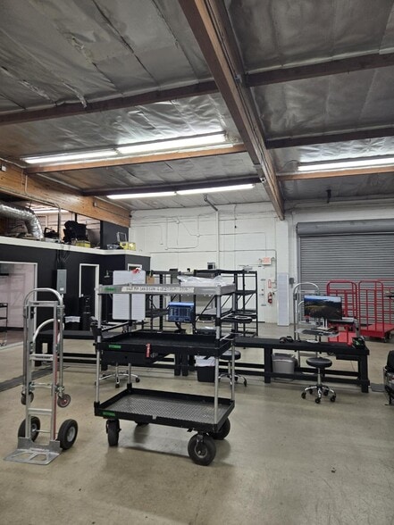 More Photos Of 210 W Palm Ave, Burbank Manufacturing For Lease