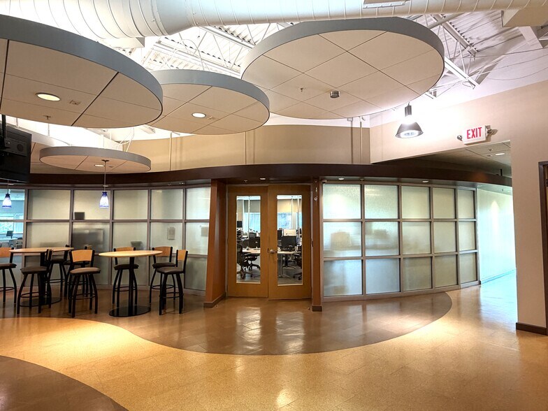 More Photos Of 5000 Springfield St, Dayton Office For Sale