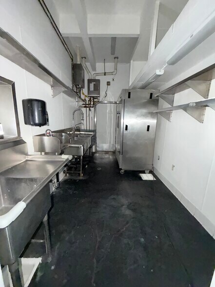 More Photos Of 7563-7565 Beverly Blvd, Los Angeles Restaurant For Lease
