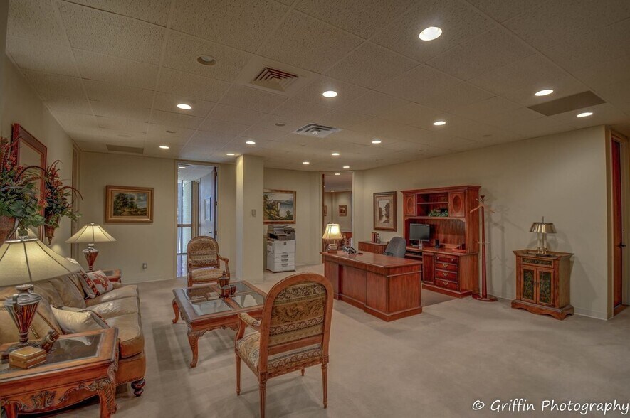 More Photos Of 6009 Financial Plz, Shreveport Office For Sale