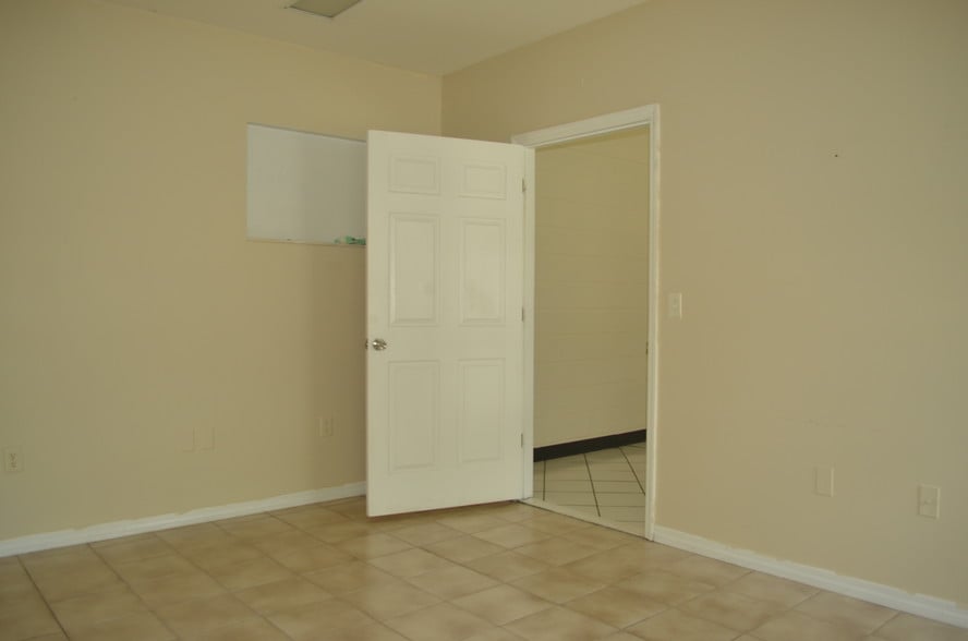 More Photos Of 746-750 Us Highway 27 N, Avon Park Storefront Retail Office For Sale