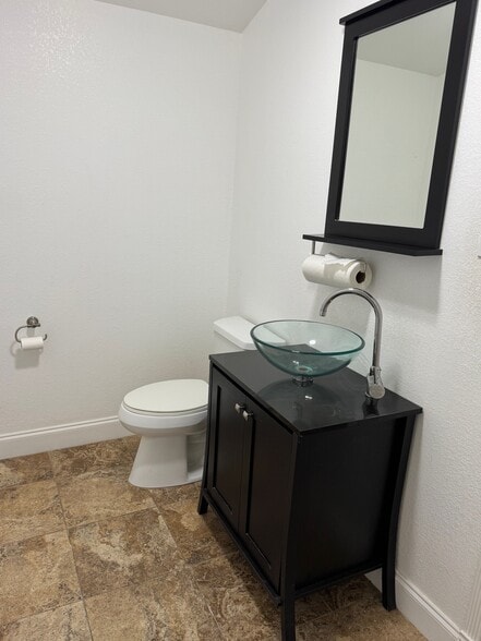 More Photos Of 100 S Canyonwood Dr, Dripping Springs Unknown For Lease