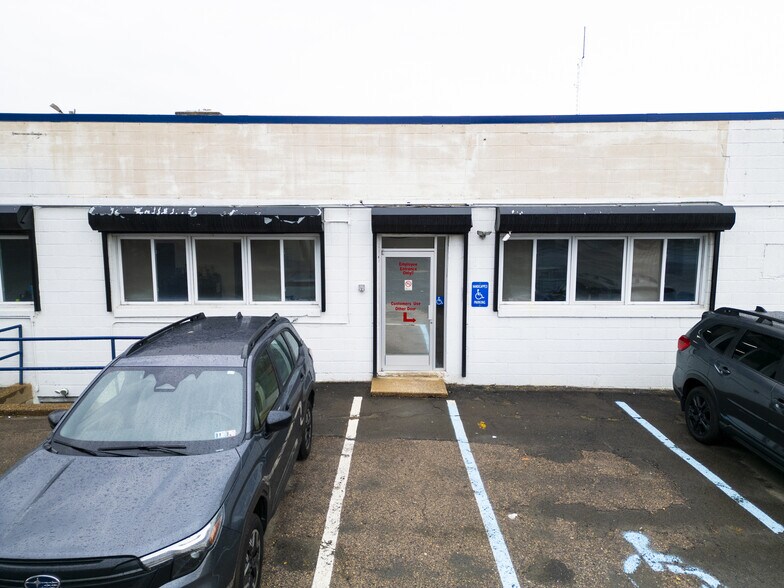 More Photos Of 3111 Grays Ferry Ave, Philadelphia Service For Sale