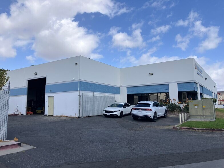 More Photos Of 5921-5923 Lakeshore Dr, Cypress Warehouse For Sale