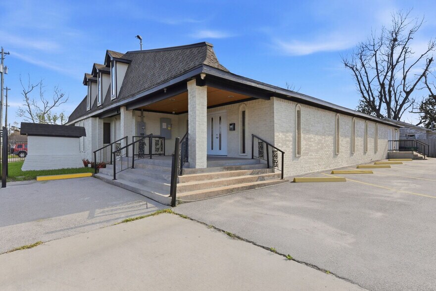 More Photos Of 3911 Fulton St, Houston Religious Facility For Lease