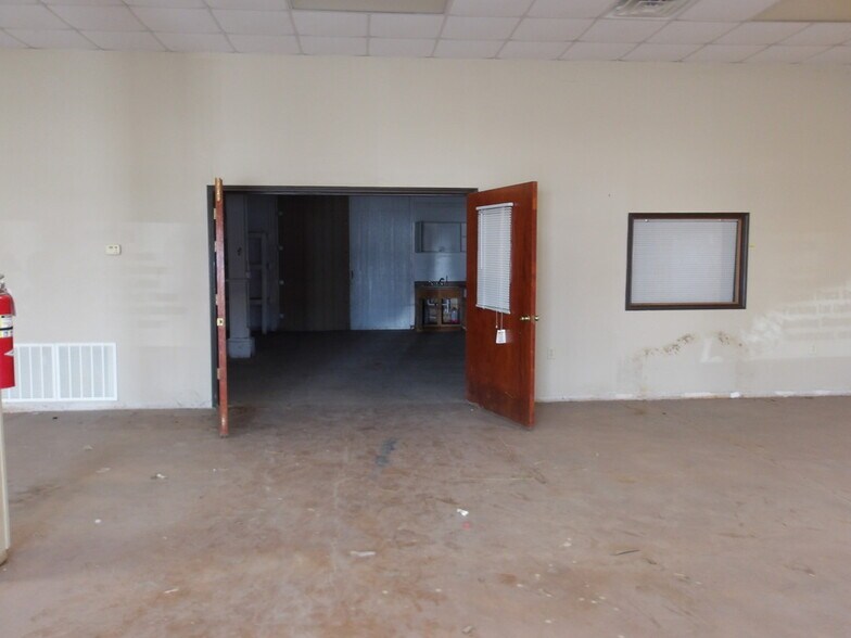 More Photos Of 618 W Van Buren Ave, Harlingen Light Distribution For Sale