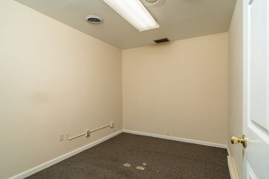 More Photos Of 110 N Wayne Ave, Waynesboro Office For Sale