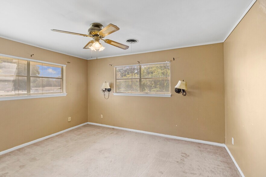 More Photos Of 120 State Highway 75 N, Huntsville Specialty For Sale