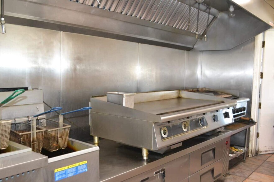 More Photos Of 308 W 12th St, Alturas Hotel For Sale