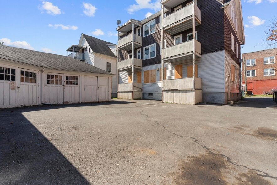 More Photos Of 102 Rowe Ave, Hartford Apartments For Sale