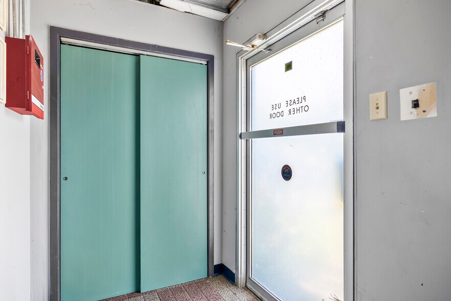 More Photos Of 25 Delaware Ave, Delmar Office For Sale