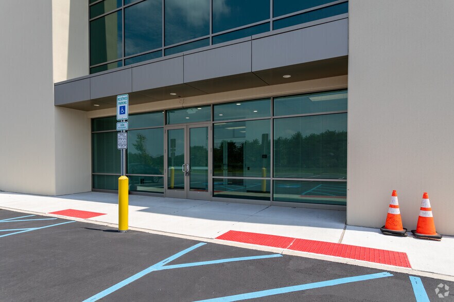 More Photos Of 4259 US-130, Edgewater Park Distribution For Lease