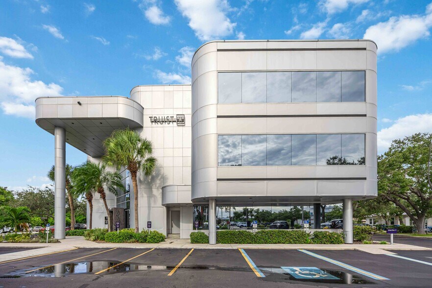 More Photos Of 3400 S Tamiami Trl, Sarasota Medical For Lease