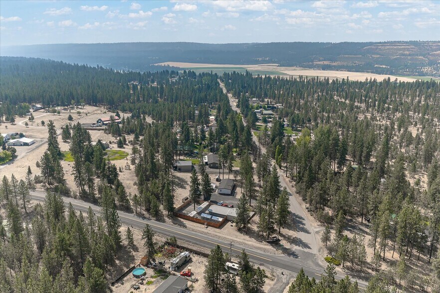 More Photos Of 6297 Sundown Dr, Nine Mile Falls Specialty For Sale