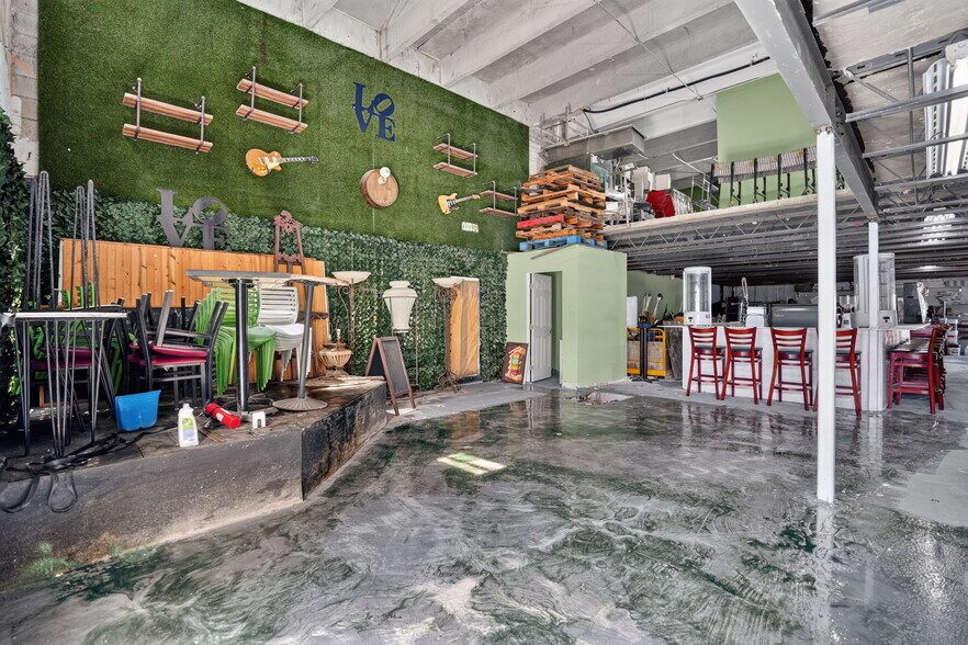 More Photos Of 8485-8499 NW 54th St, Miami Warehouse For Sale