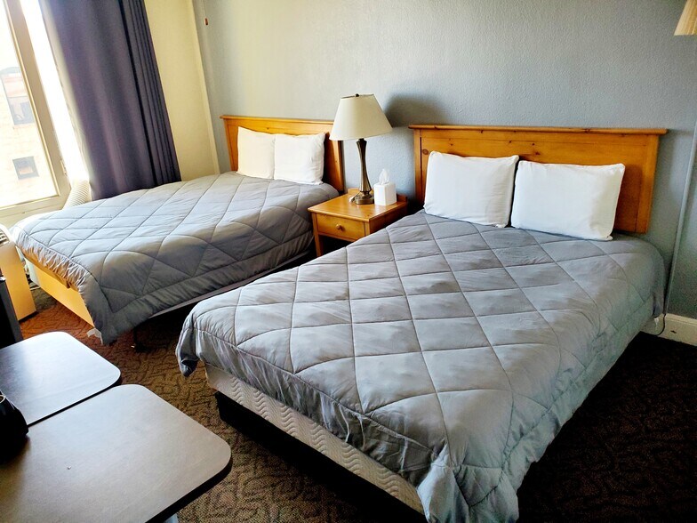 More Photos Of 925 1st Ave, Monte Vista Hotel For Sale