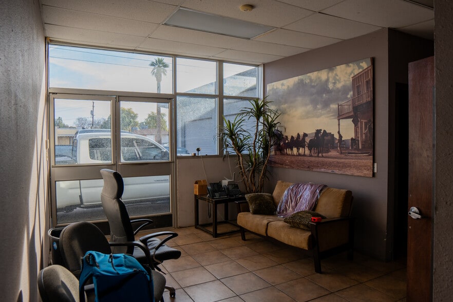 More Photos Of 4630 N 12th St, Phoenix Light Distribution For Sale