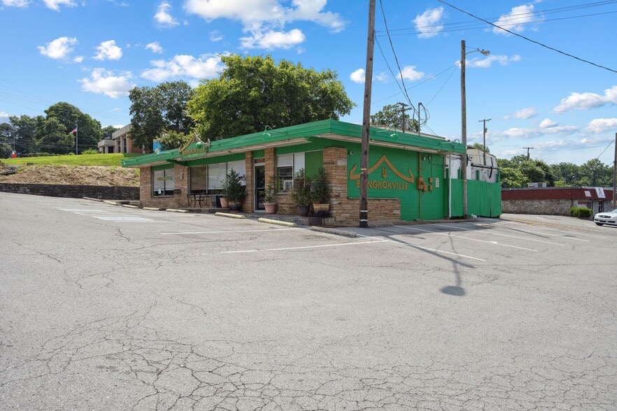 More Photos Of 395 Haywood Ln, Nashville Freestanding For Sale