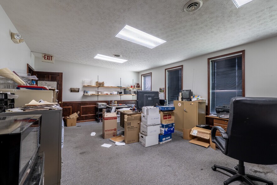 More Photos Of 24112 E 2nd St, Wellston Office For Sale